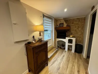 Télévision ou salle de divertissement dans l'établissement Petite maison Normande Calme Meublé Tourisme 2 étoiles