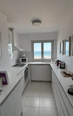 Cuisine ou kitchenette dans l'établissement Belle vue - Vue panoramique sur la Mer
