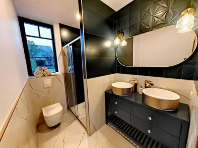 Salle de bains dans l'établissement Domaine de l'îsle Manière 10 pers