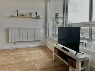 Télévision ou salle de divertissement dans l'établissement Sydney - studio avec loggia, accès direct plage
