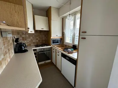 Cuisine ou kitchenette dans l'établissement Les Marines-Vue mer & plage Cabourg