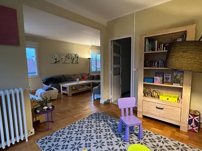Un ou plusieurs lits dans un hébergement de l'établissement Maison de centre-ville au calme avec jardin et parkings
