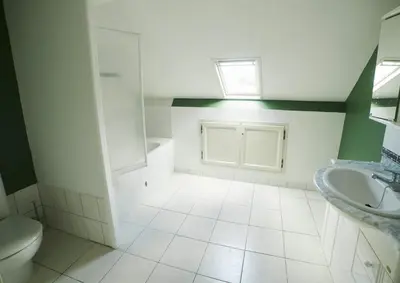 Salle de bains dans l'établissement Chambre Du Coq à la Ferme de Franqueville