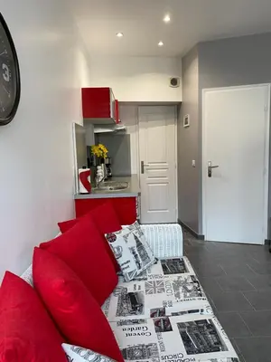 Cuisine ou kitchenette dans l'établissement La Citadine