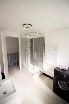 Salle de bains dans l'établissement Triplex Lumineux à Cherbourg, hyper centre, 2 pas du Port & Vie Nocturne, Intendance Luxury Host