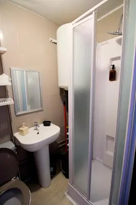 Salle de bains dans l'établissement Petit Duplex Lumineux, hyper centre à 2 pas du port, Intendance Luxury Host