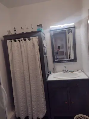 Salle de bains dans l'établissement Petit appartement - Quartier Vaugueux Château
