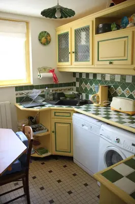Cuisine ou kitchenette dans l'établissement Petit appartement - Quartier Vaugueux Château