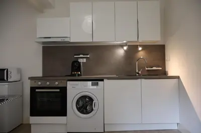 Cuisine ou kitchenette dans l'établissement Charme et confort dans le centre-ville de Falaise quartier calme - Larès