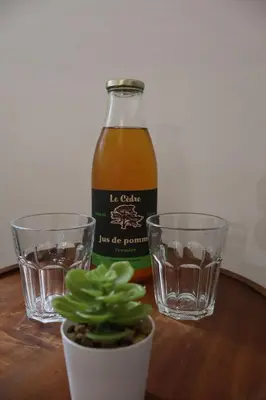 Boissons dans l'établissement Charme et confort dans le centre-ville de Falaise quartier calme - Larès