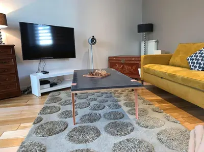 Télévision ou salle de divertissement dans l'établissement Petite Villa de impasse du Prieure
