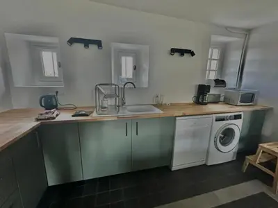 Cuisine ou kitchenette dans l'établissement La Pommeraie, maison avec très grand jardin