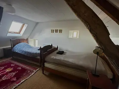 Un ou plusieurs lits dans un hébergement de l'établissement La Pommeraie, maison avec très grand jardin