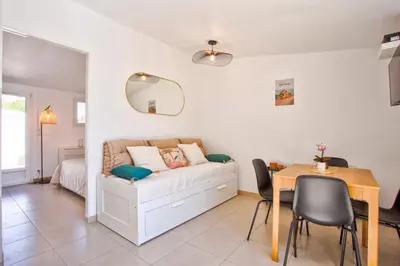 Un ou plusieurs lits dans un hébergement de l'établissement L'atypique, avec terrasse à 150M de la plage