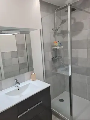 Salle de bains dans l'établissement Hébergement