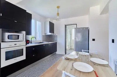 Cuisine ou kitchenette dans l'établissement Appartement Sérénité Normande - Welkeys