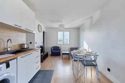 Cuisine ou kitchenette dans l'établissement Appartement Lumière Normande - Welkeys