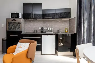 Cuisine ou kitchenette dans l'établissement Beau duplex, proche zénith et palais des sports
