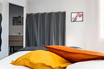 Un ou plusieurs lits dans un hébergement de l'établissement Beau duplex, proche zénith et palais des sports