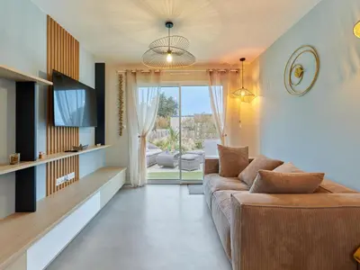 Télévision ou salle de divertissement dans l'établissement Holiday Home Saro by Interhome