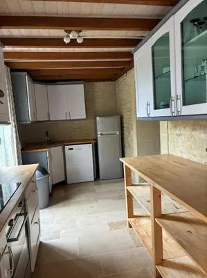 Cuisine ou kitchenette dans l'établissement Maison de campagne 6 personnes