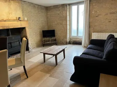 Télévision ou salle de divertissement dans l'établissement Maison de campagne 6 personnes
