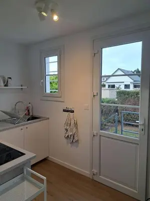 Cuisine ou kitchenette dans l'établissement Maison de bord de mer à Hermanville-sur-mer