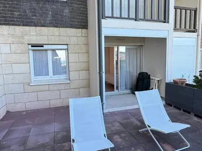 Balcon ou terrasse dans l'établissement Appartement 3 pièces avec accès direct plage et WiFi - FR-1-487-377