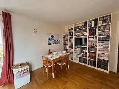 Télévision ou salle de divertissement dans l'établissement Appartement résidence calme proche centre-ville