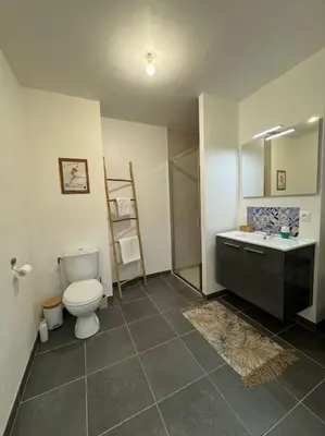 Salle de bains dans l'établissement Appartement spacieux avec terrasse