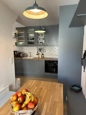 Cuisine ou kitchenette dans l'établissement Charmante maison Cabourgeaise