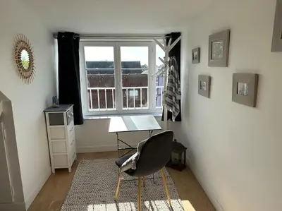 Coin salon dans l'établissement Charmante maison Cabourgeaise