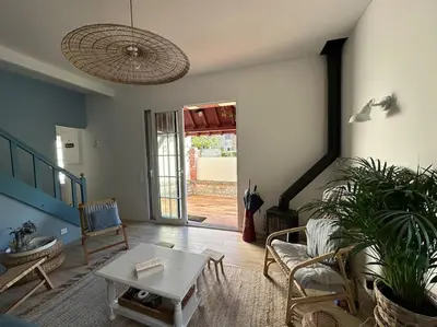 Coin salon dans l'établissement Charmante maison Cabourgeaise
