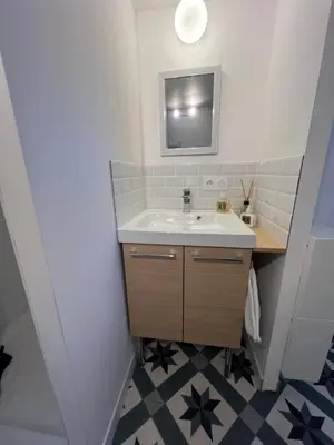 Salle de bains dans l'établissement Petit nid en bord de mer