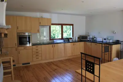 Cuisine ou kitchenette dans l'établissement L'Aide Frechu