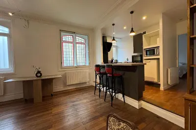 Cuisine ou kitchenette dans l'établissement Charming apartment in the center of Caen