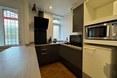 Cuisine ou kitchenette dans l'établissement Charming apartment in the center of Caen