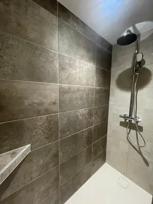 Salle de bains dans l'établissement Le gîte du Doux Refuge