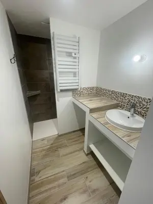 Salle de bains dans l'établissement Le gîte du Doux Refuge