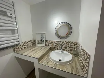 Salle de bains dans l'établissement Le gîte du Doux Refuge