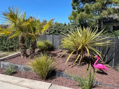 Jardin de l'établissement Jacuzzi & Sauna privatifs - Vue mer