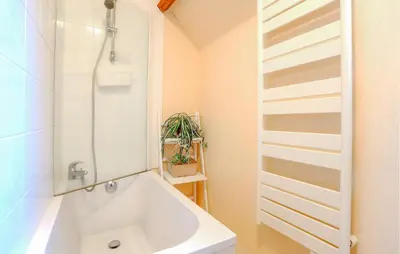Plan de l'établissement Beautiful Home In Gonneville-Le-Theil