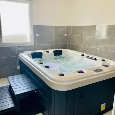 Jacuzzi privé 500m de la mer
