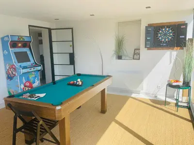 Salle de jeux dans l'établissement Borne arcade, Billard, Fléchettes & Sauna 6pers