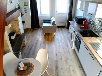 Cuisine ou kitchenette dans l'établissement Gîte rénové à Ravenoville