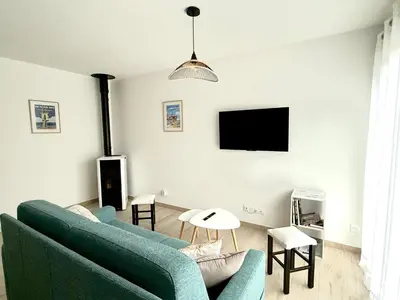 Télévision ou salle de divertissement dans l'établissement Maison à 100m de la mer