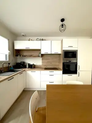 Cuisine ou kitchenette dans l'établissement Maison à 100m de la mer