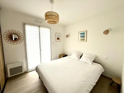 Un ou plusieurs lits dans un hébergement de l'établissement Maison à 100m de la mer
