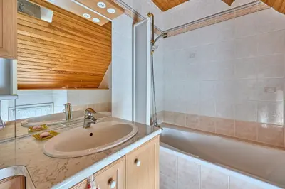 Salle de bains dans l'établissement La Maison de Lallier - à 35 min de Cherbourg
