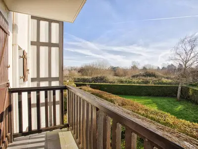 Jardin de l'établissement Studio confortable à 300 m de la plage avec parking privé - FR-1-788-45